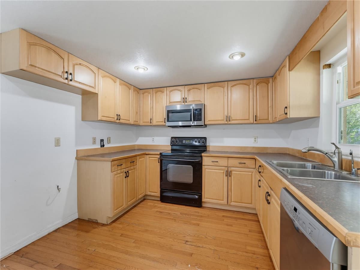1116 OAKWOOD STREET — photo 23 of 68