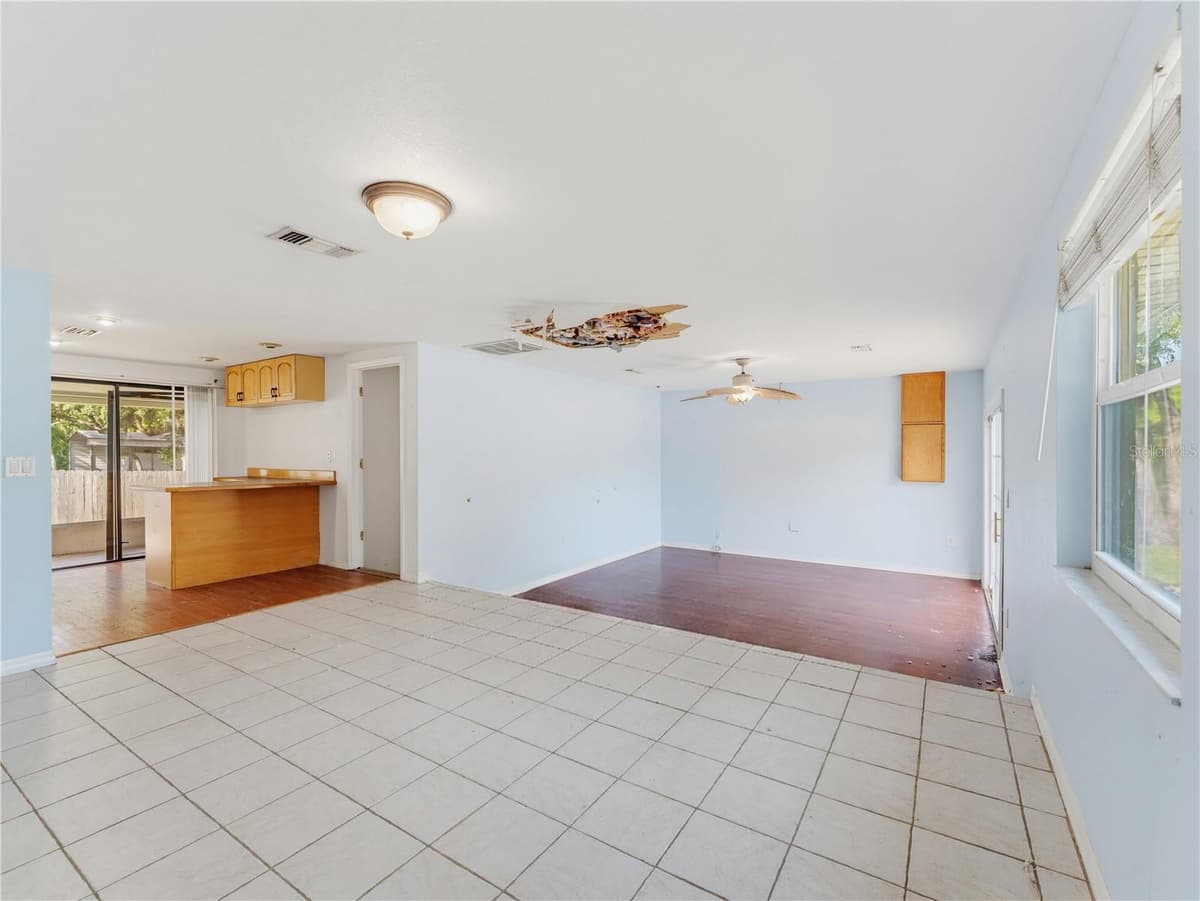 1116 OAKWOOD STREET — photo 11 of 68