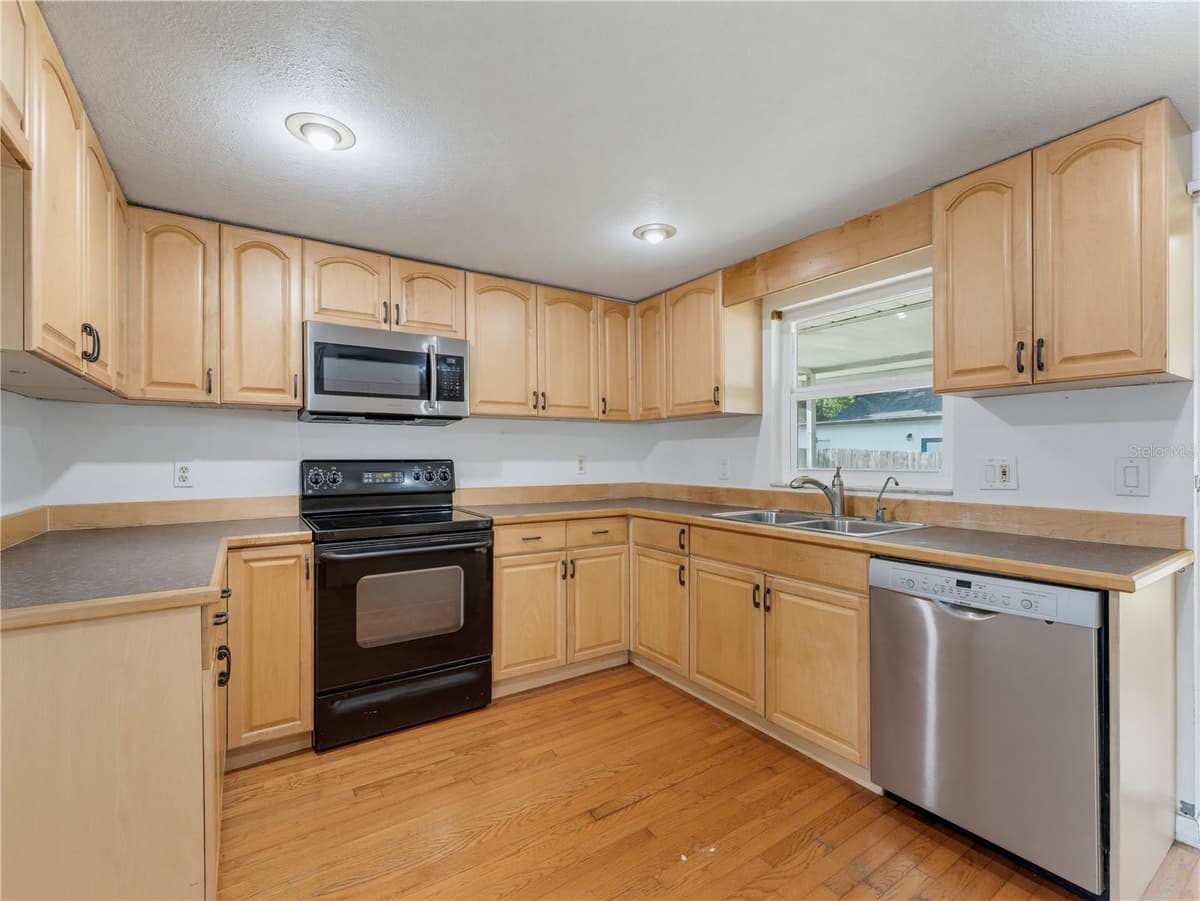 1116 OAKWOOD STREET — photo 21 of 68