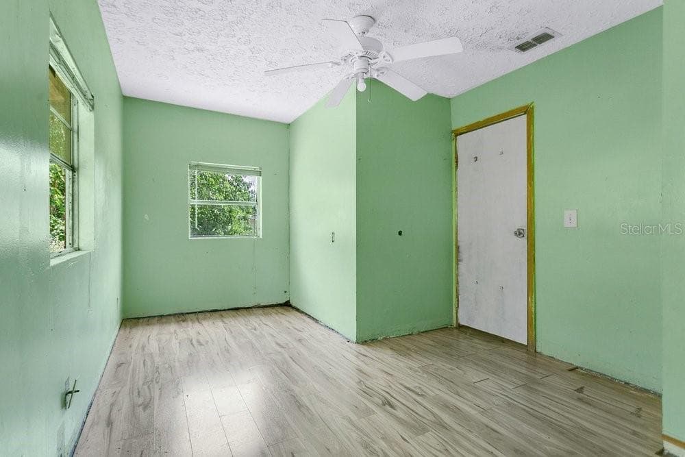 2110 JAMES DRIVE — photo 15 of 31