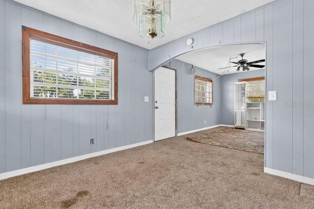 2110 JAMES DRIVE — photo 4 of 31