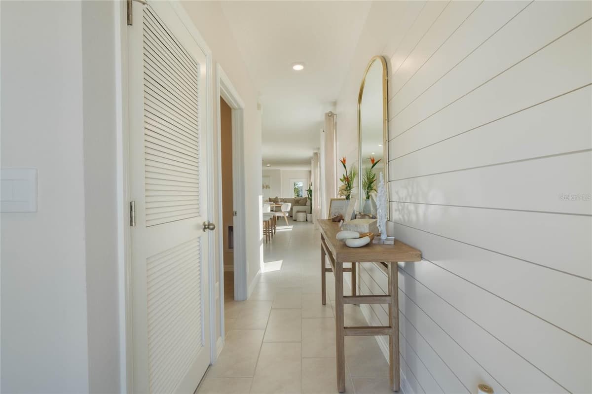 3023 VICEROY — photo 2 of 25