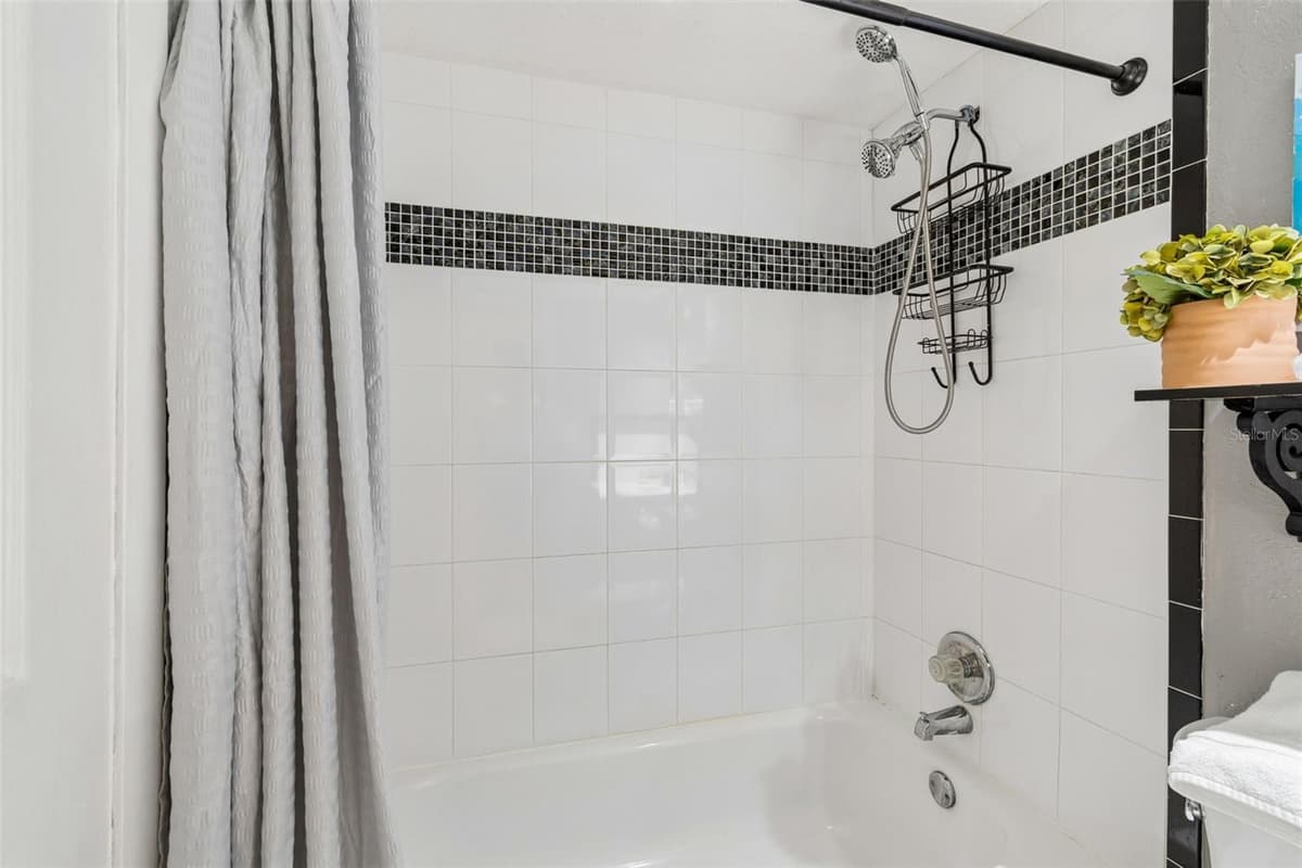 3841 LAKE DRIVE — photo 15 of 52