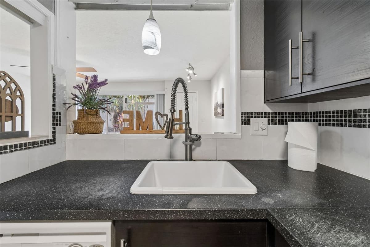 3841 LAKE DRIVE — photo 12 of 52