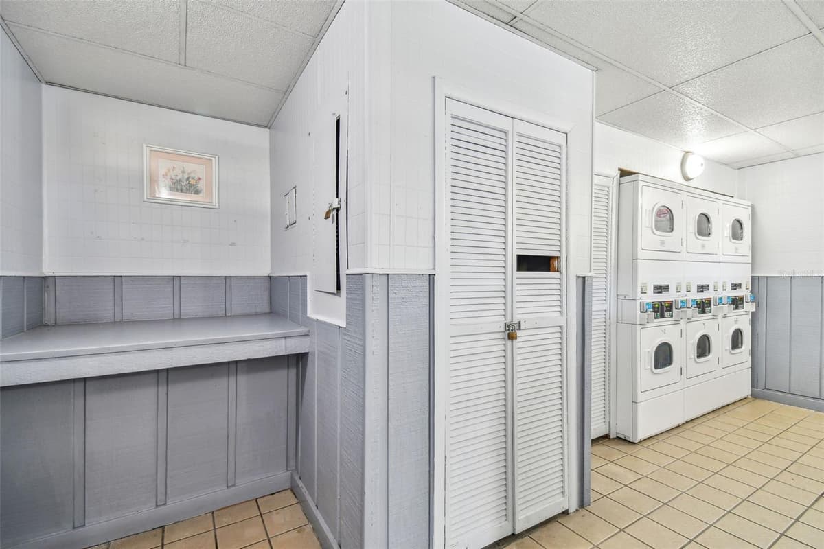 3841 LAKE DRIVE — photo 33 of 52