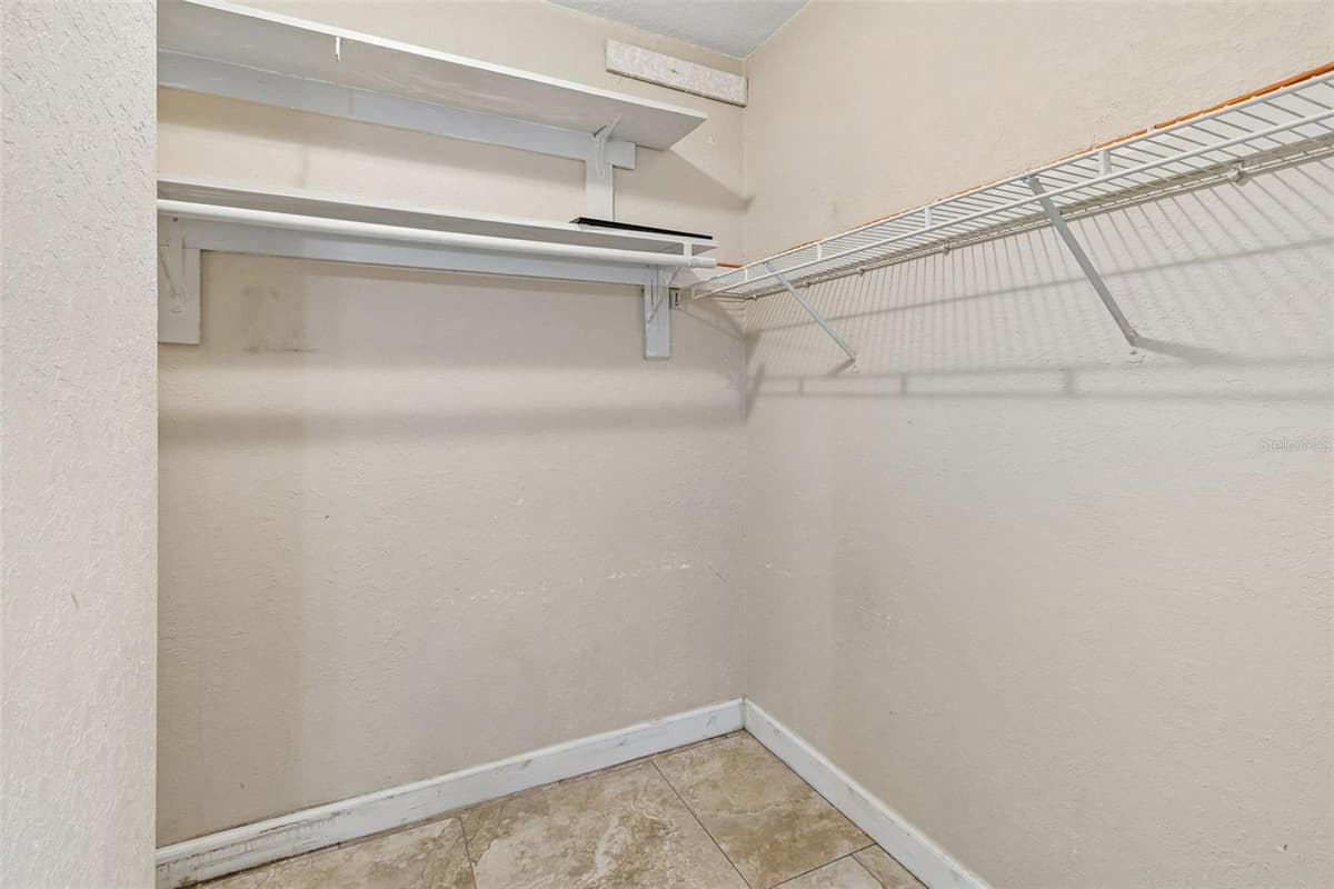 3841 LAKE DRIVE — photo 19 of 52