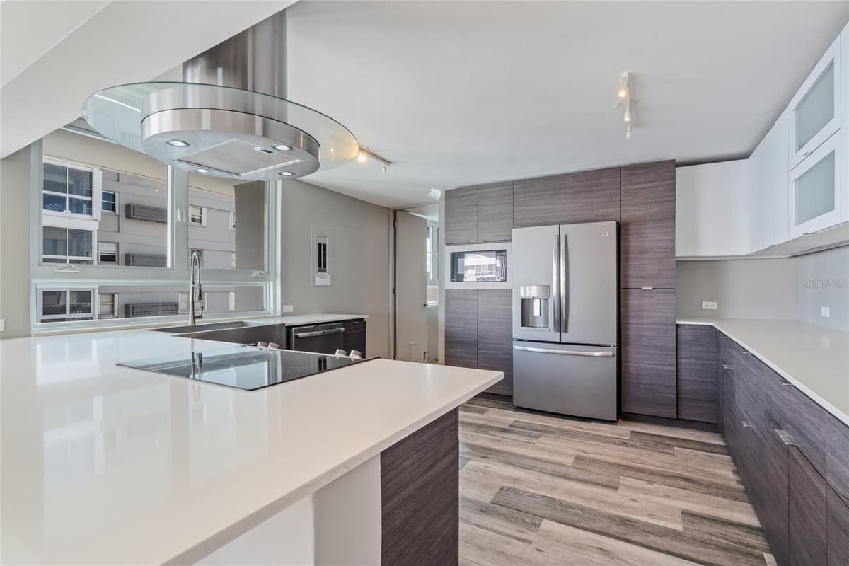 77 KINGS COURT — photo 13 of 35