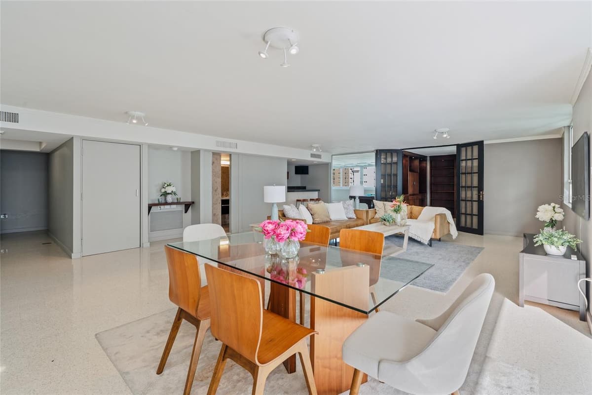 77 KINGS COURT — photo 4 of 35