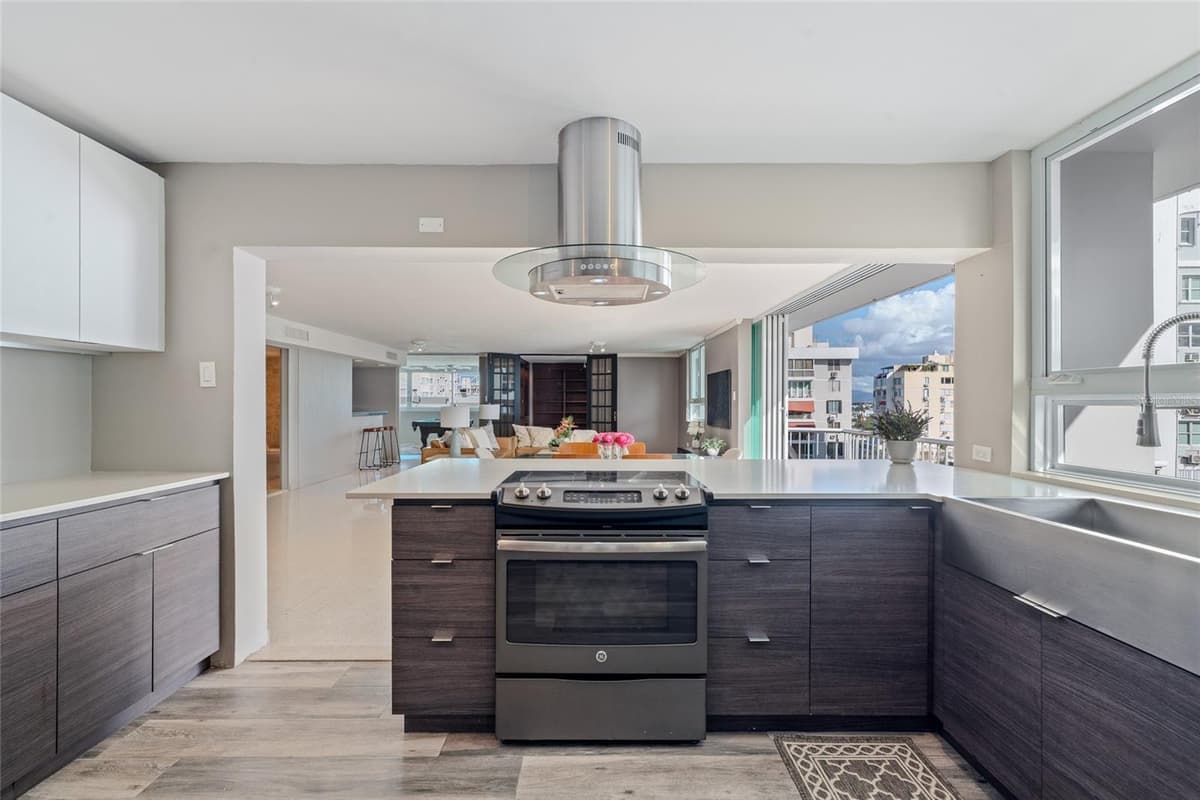 77 KINGS COURT — photo 15 of 35