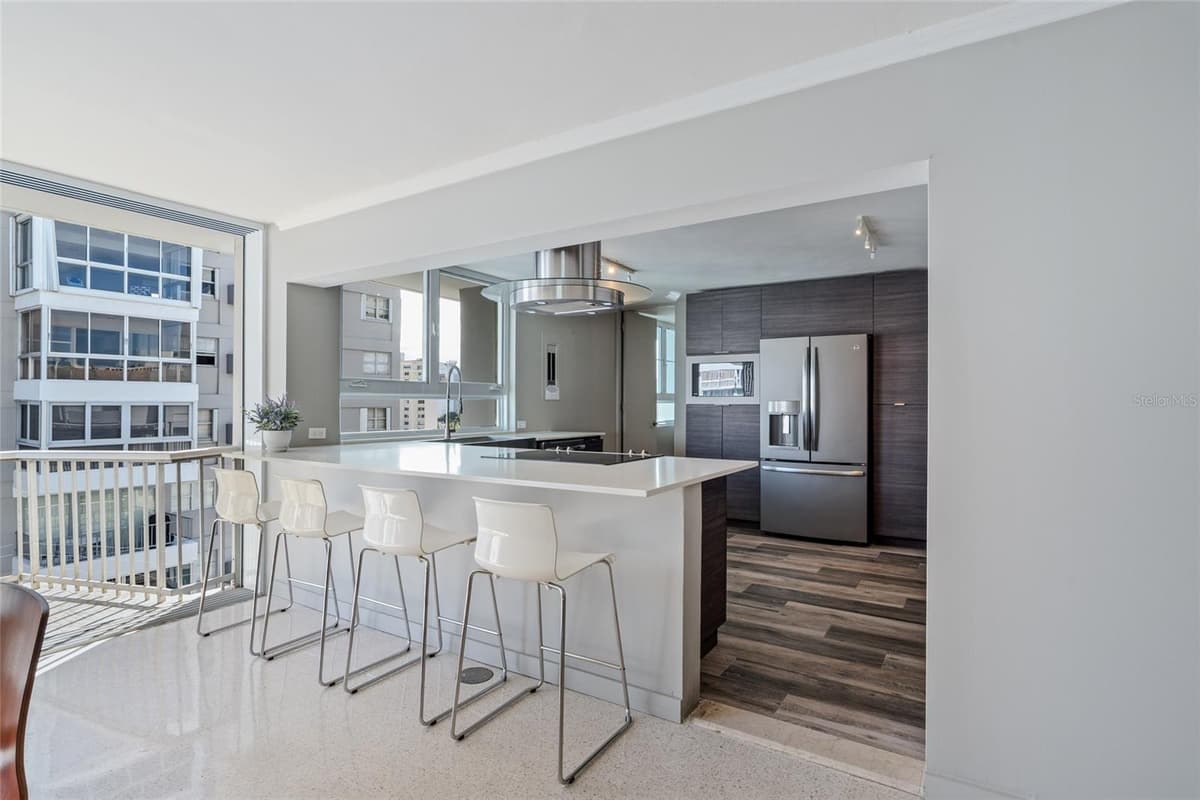 77 KINGS COURT — photo 12 of 35