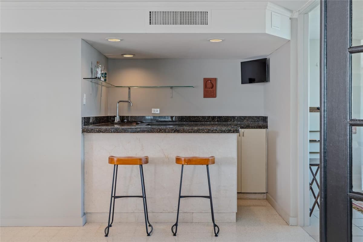77 KINGS COURT — photo 17 of 35