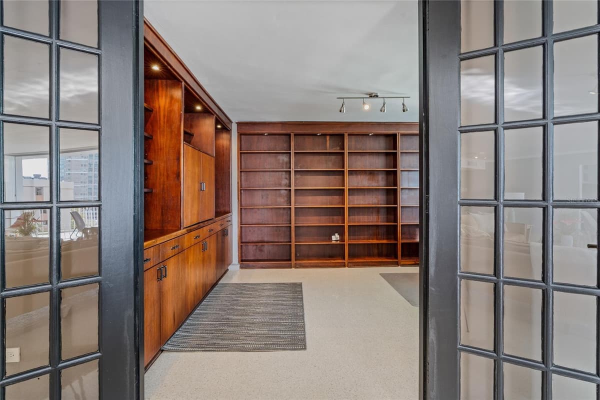 77 KINGS COURT — photo 19 of 35
