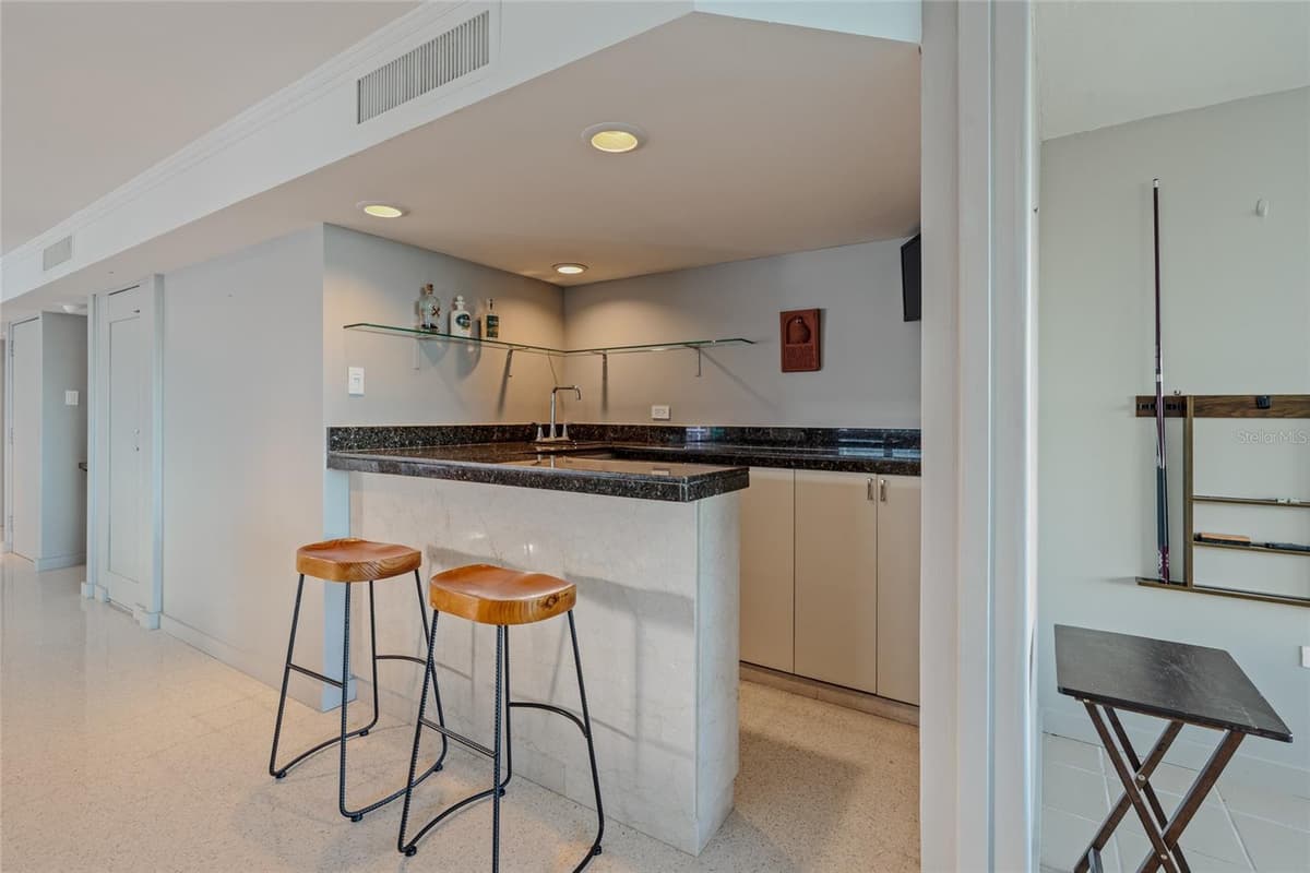 77 KINGS COURT — photo 18 of 35