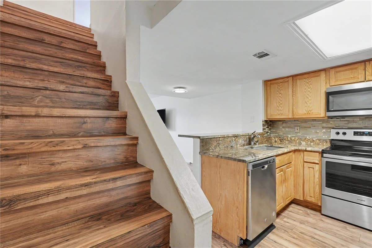 6721 121ST AVENUE — photo 25 of 44