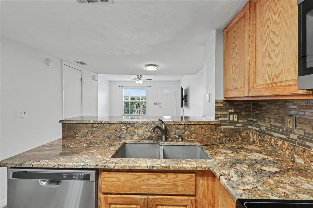 6721 121ST AVENUE — photo 19 of 44