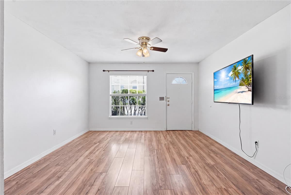 6721 121ST AVENUE — photo 9 of 44