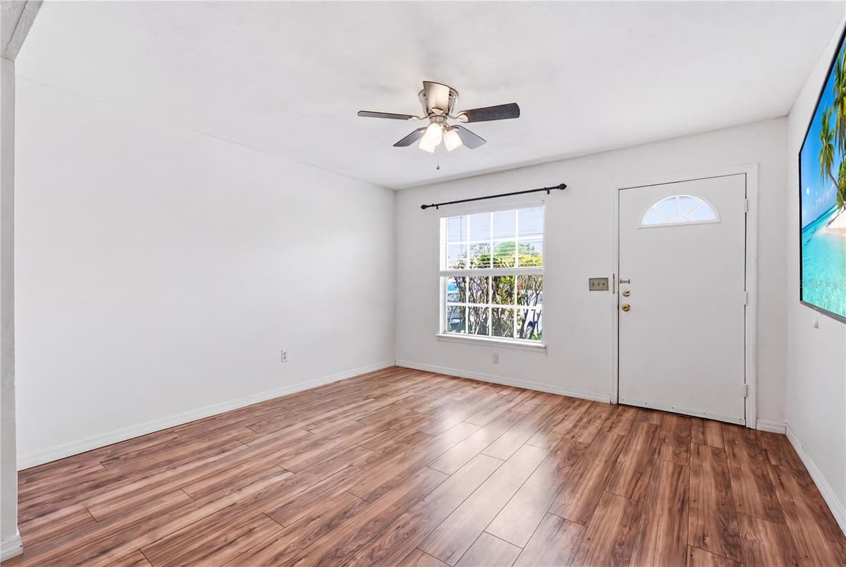6721 121ST AVENUE — photo 7 of 44
