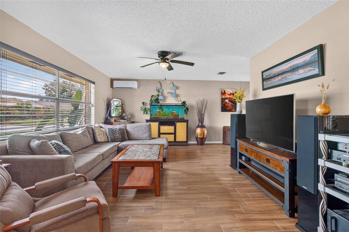 2221 COLONIAL DRIVE — photo 7 of 52