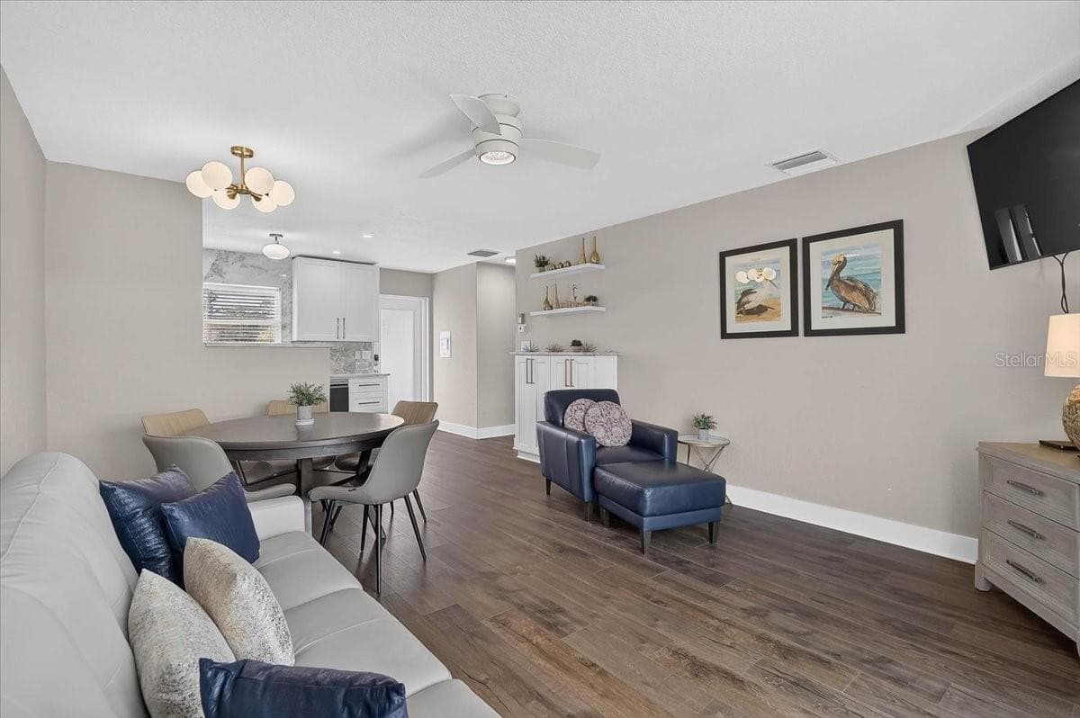 5830 MIDNIGHT PASS ROAD — photo 12 of 37