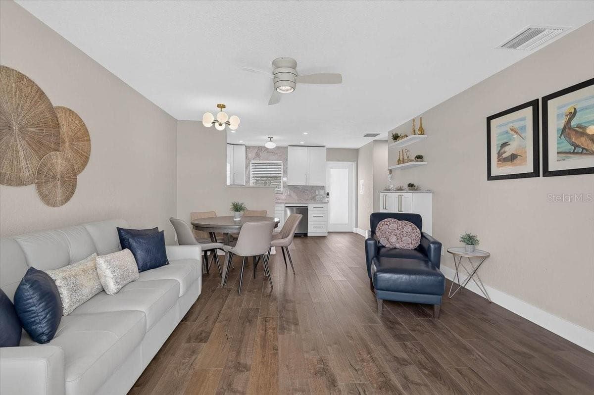 5830 MIDNIGHT PASS ROAD — photo 13 of 37