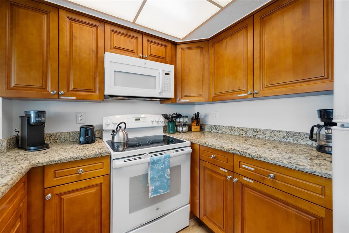 12924 GULF BOULEVARD — photo 18 of 36