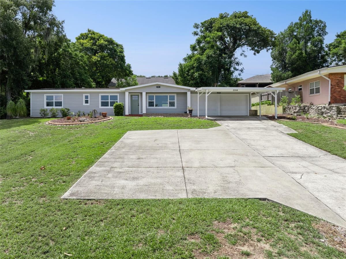 1024 SUNSET DRIVE — photo 1 of 43