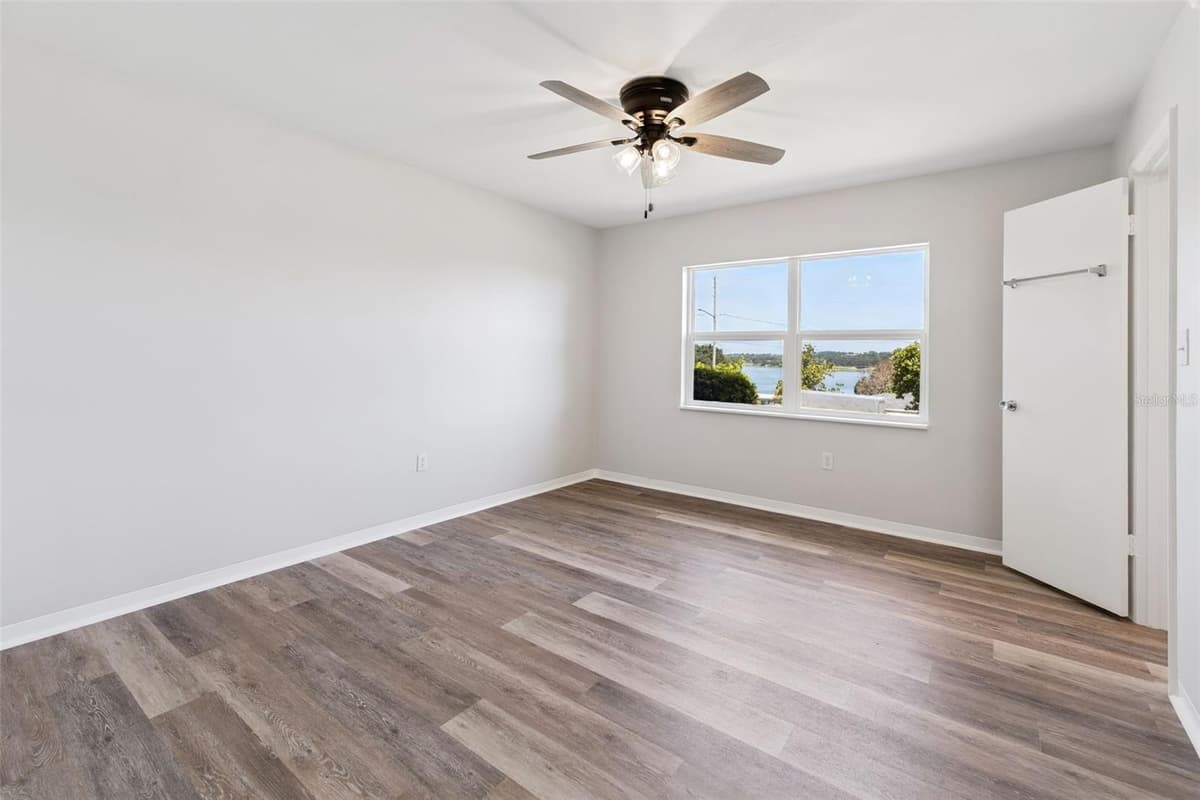 1024 SUNSET DRIVE — photo 16 of 43
