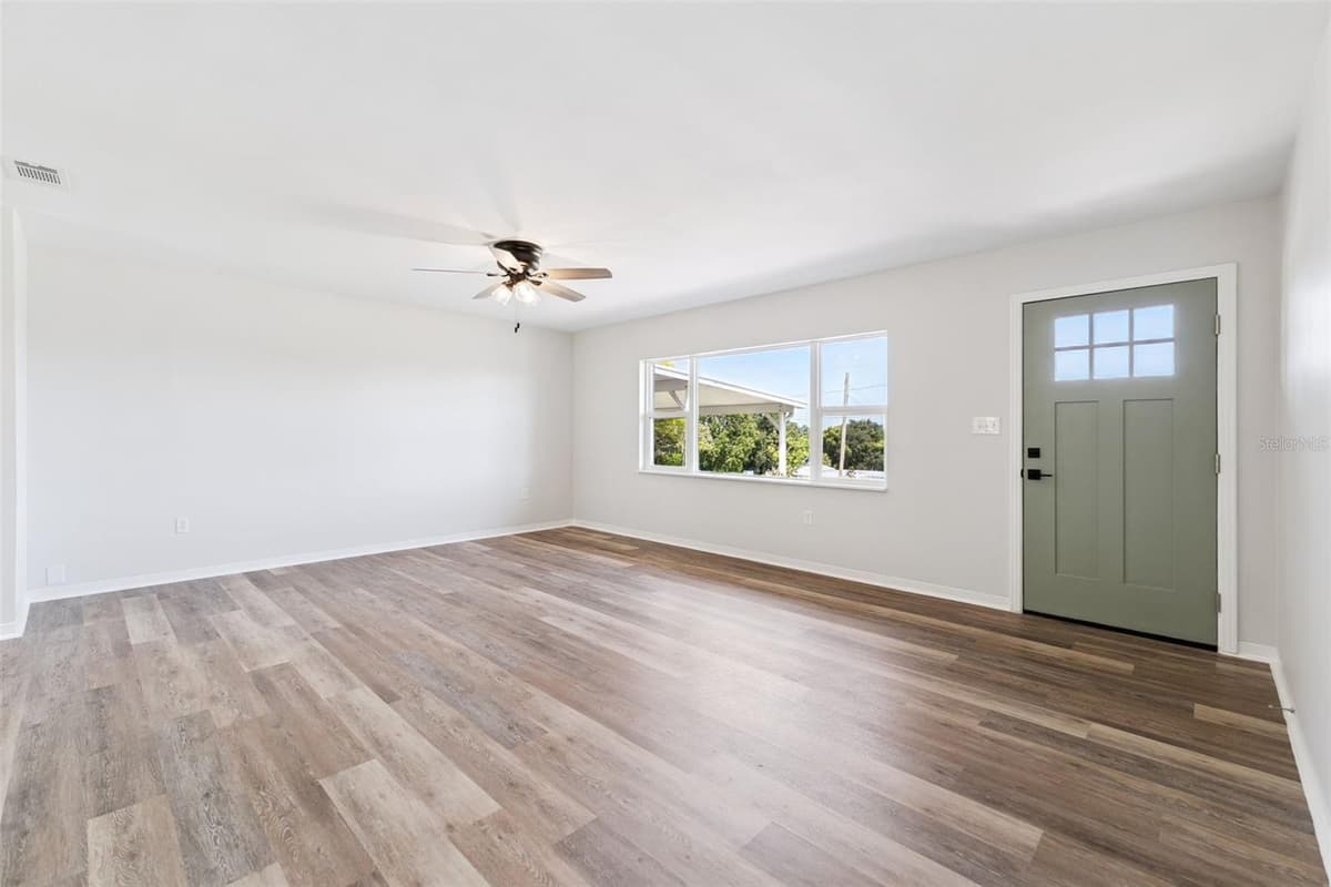 1024 SUNSET DRIVE — photo 4 of 43