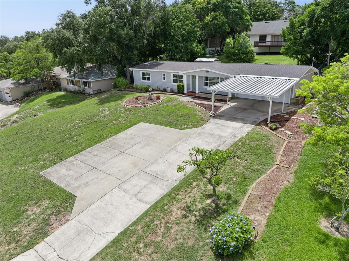 1024 SUNSET DRIVE — photo 34 of 43