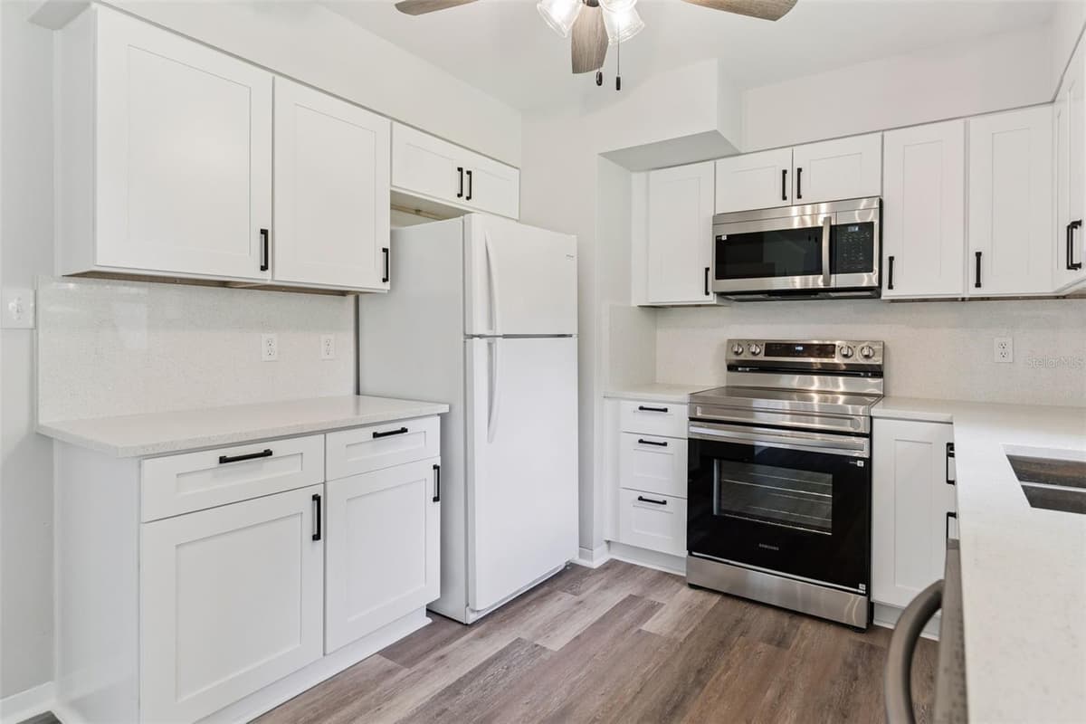 1024 SUNSET DRIVE — photo 12 of 43