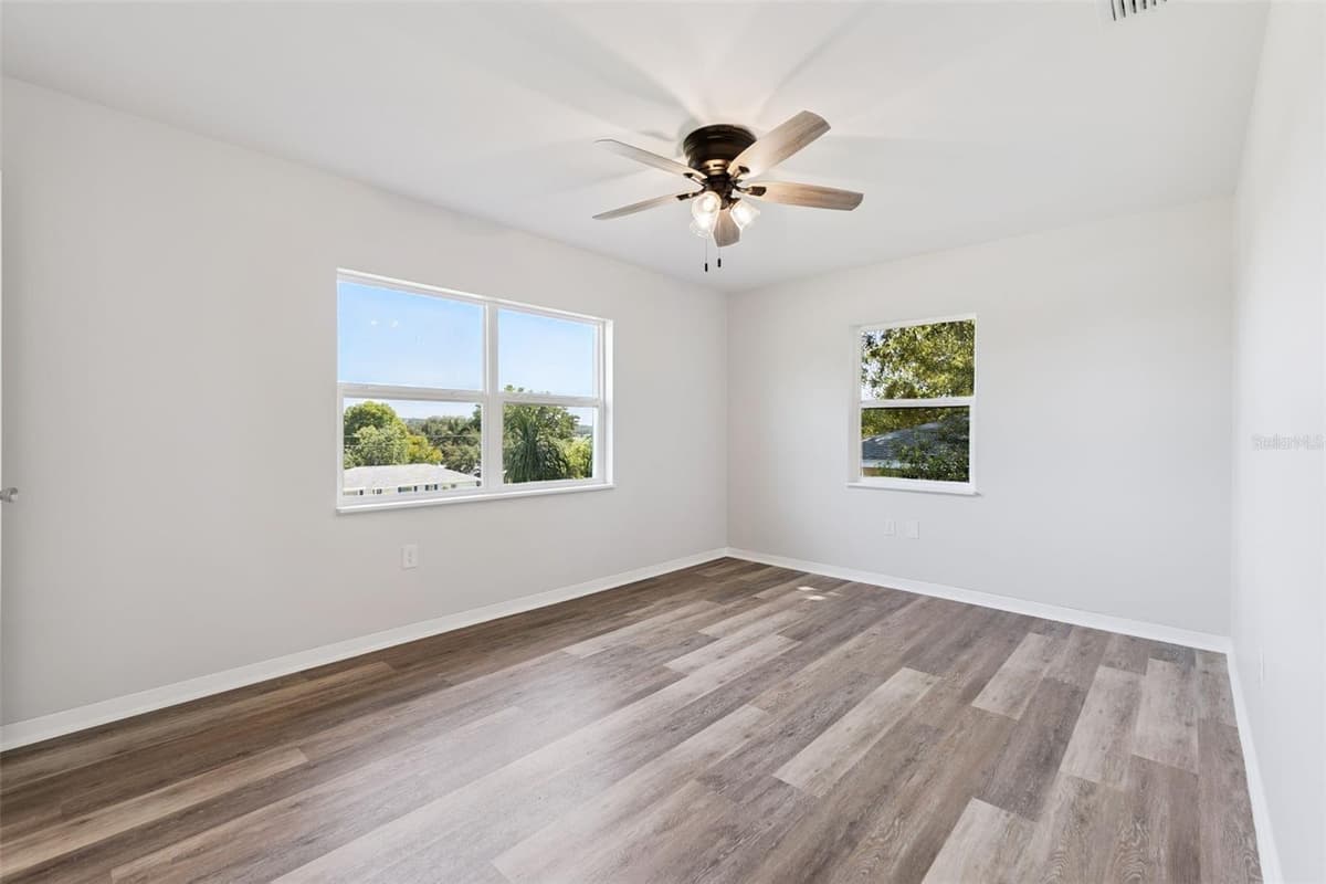 1024 SUNSET DRIVE — photo 18 of 43