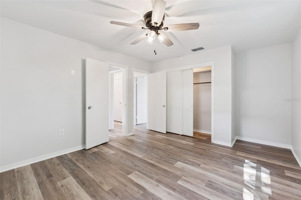 1024 SUNSET DRIVE — photo 14 of 43