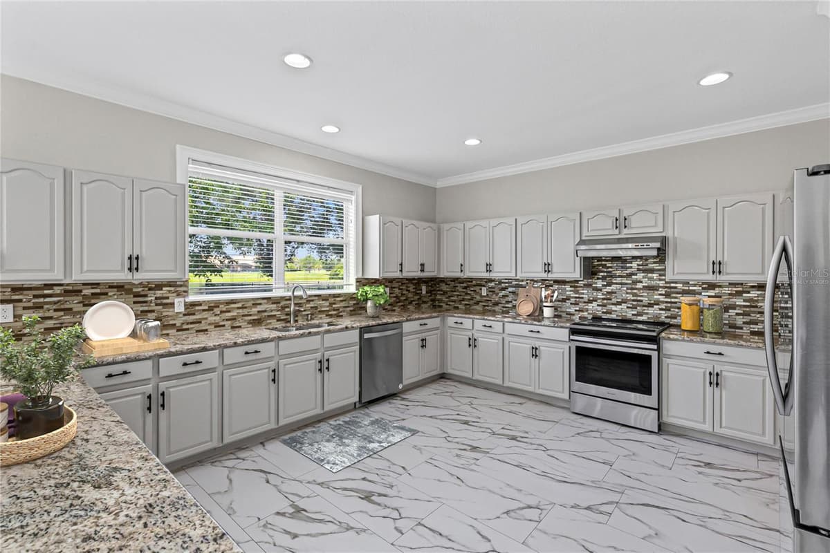 10408 CHORLTON CIRCLE — photo 12 of 39