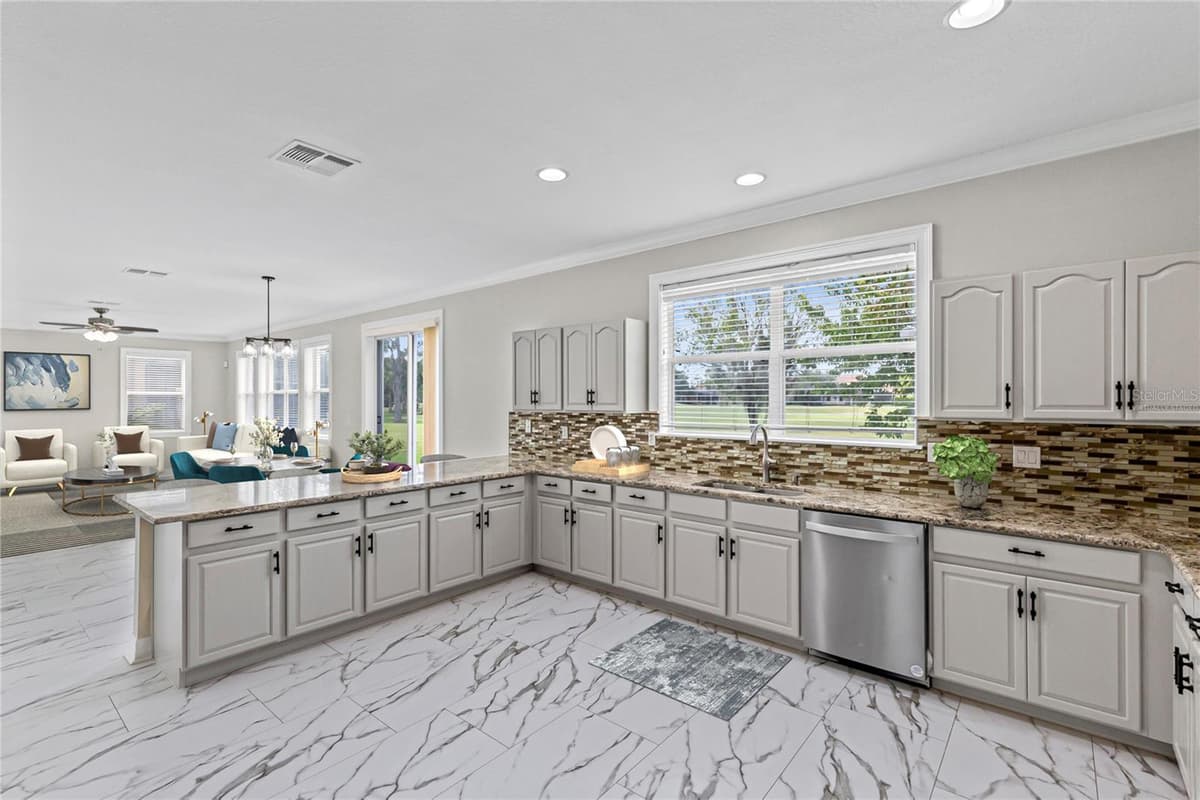 10408 CHORLTON CIRCLE — photo 13 of 39