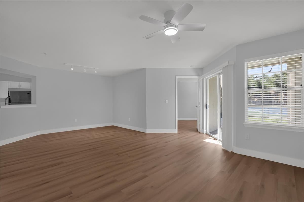7300 WESTPOINTE BOULEVARD — photo 8 of 33