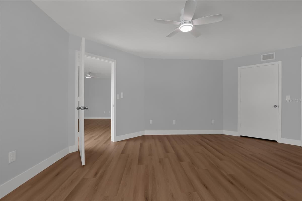 7300 WESTPOINTE BOULEVARD — photo 16 of 33