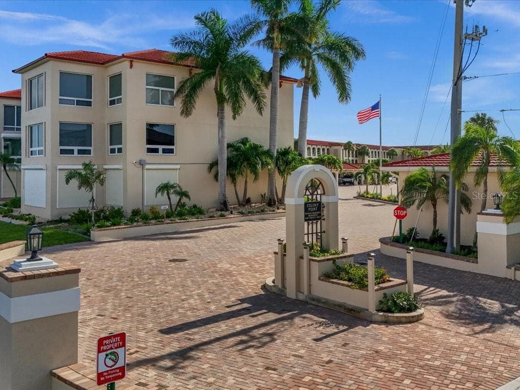 1 COLONY POINT DRIVE — photo 8 of 41