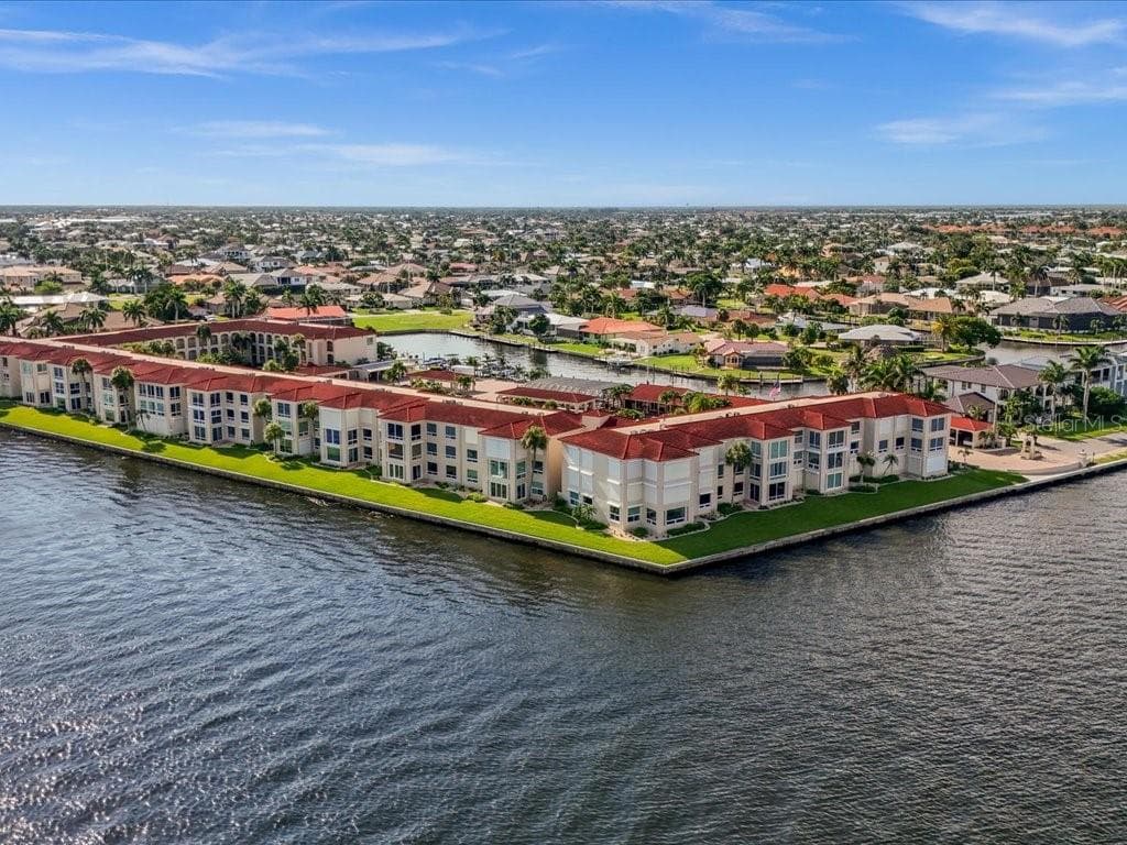 1 COLONY POINT DRIVE — photo 5 of 41
