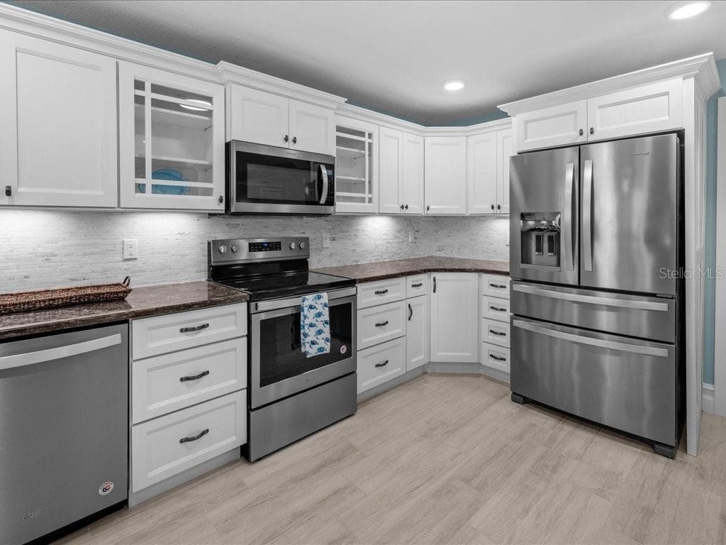 1 COLONY POINT DRIVE — photo 19 of 41