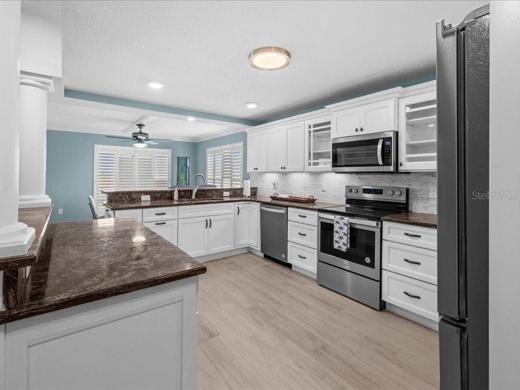 1 COLONY POINT DRIVE — photo 18 of 41
