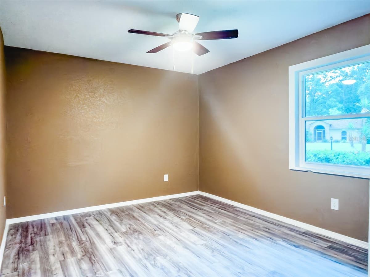 14522 SE 1ST AVENUE RD — photo 17 of 30