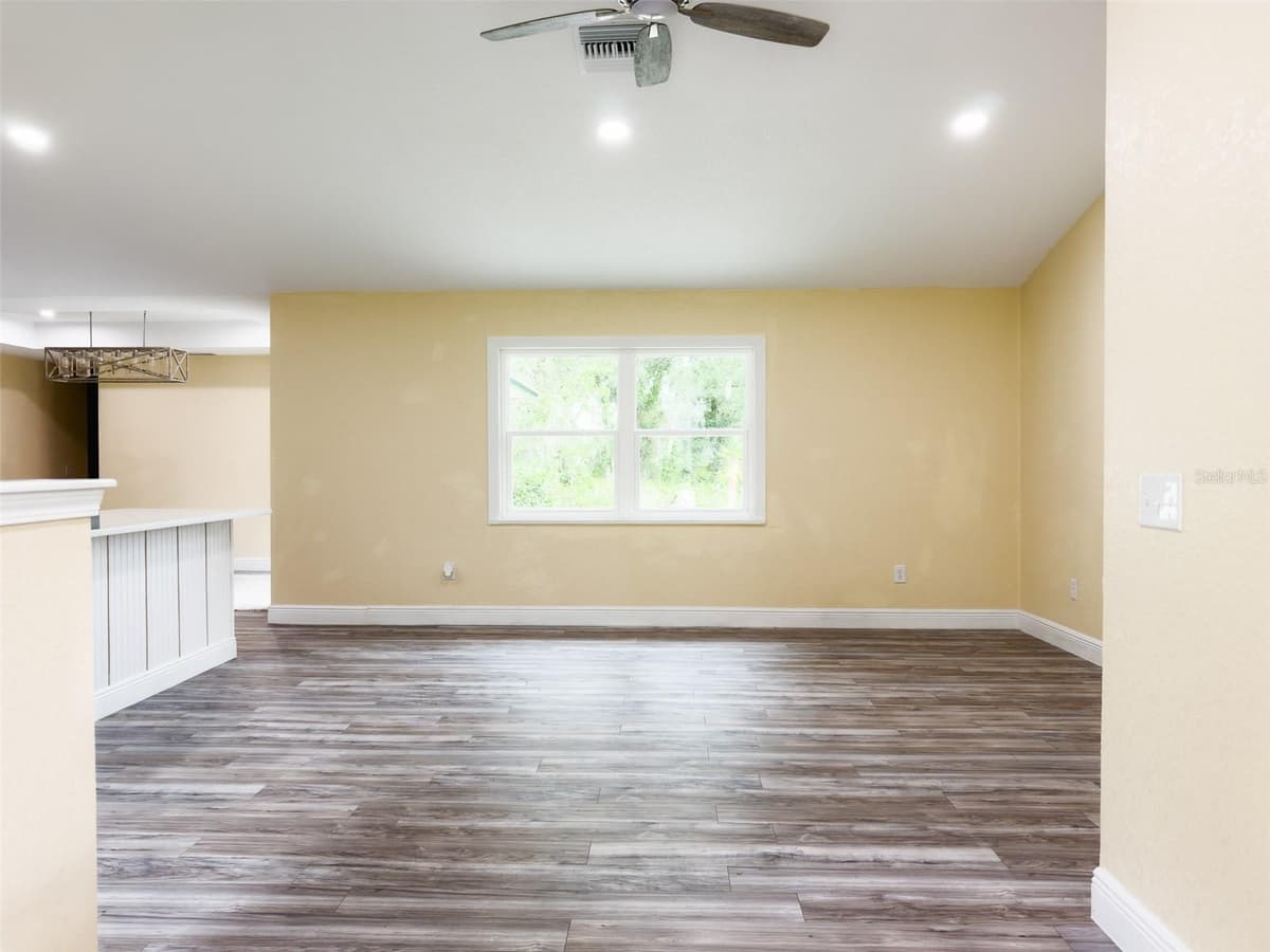 14522 SE 1ST AVENUE RD — photo 6 of 30
