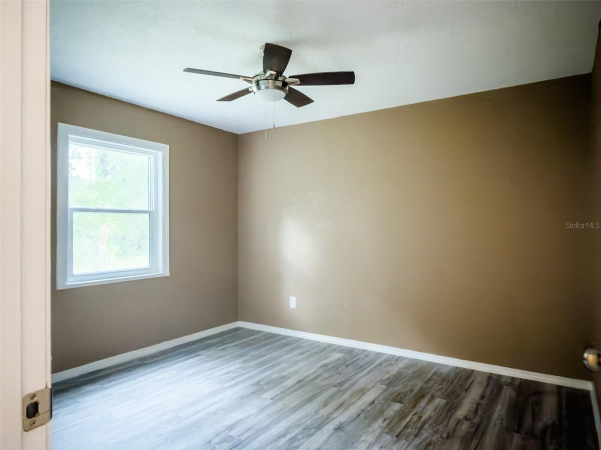 14522 SE 1ST AVENUE RD — photo 15 of 30