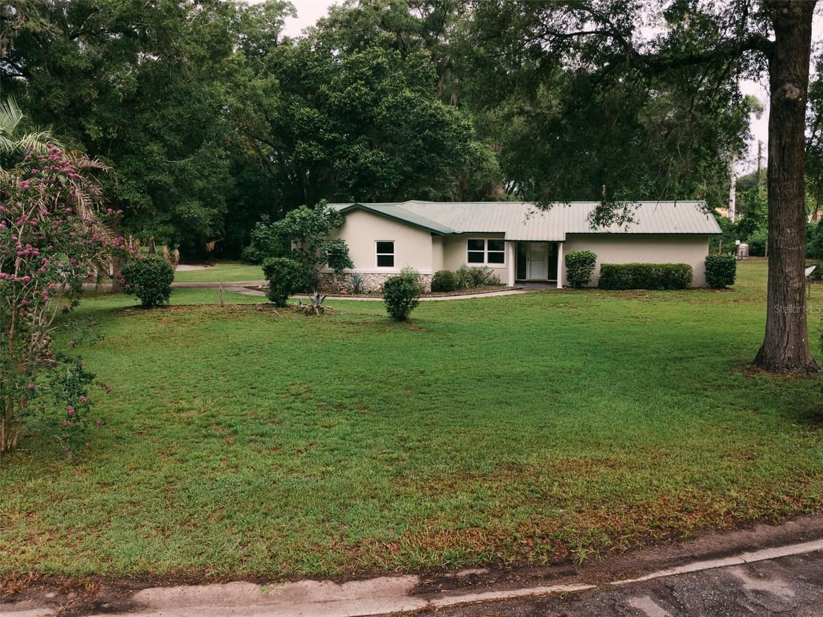 14522 SE 1ST AVENUE RD — photo 2 of 30