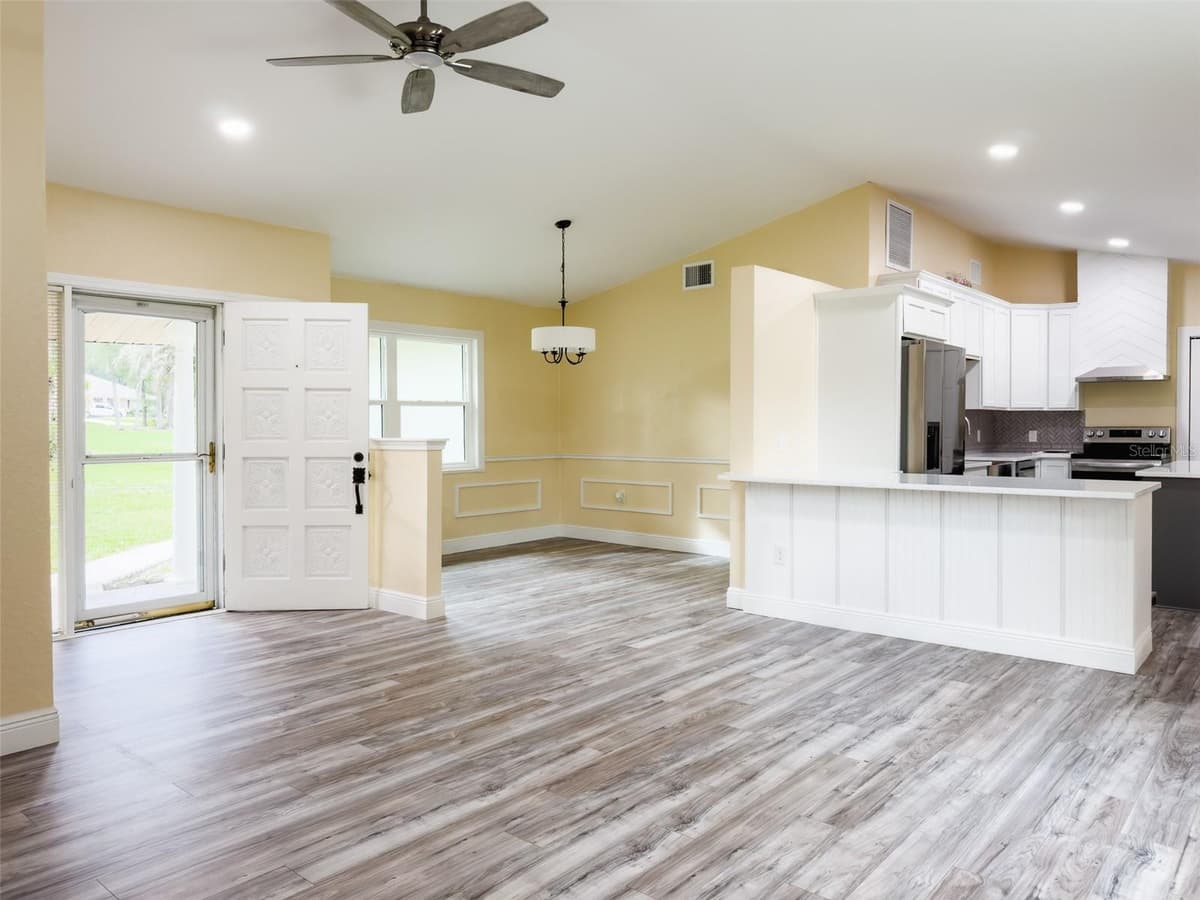14522 SE 1ST AVENUE RD — photo 4 of 30