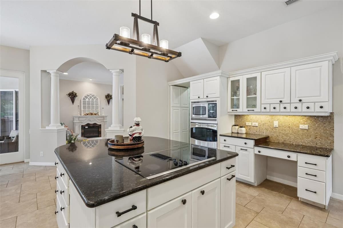 23639 GRACEWOOD CIRCLE — photo 9 of 54