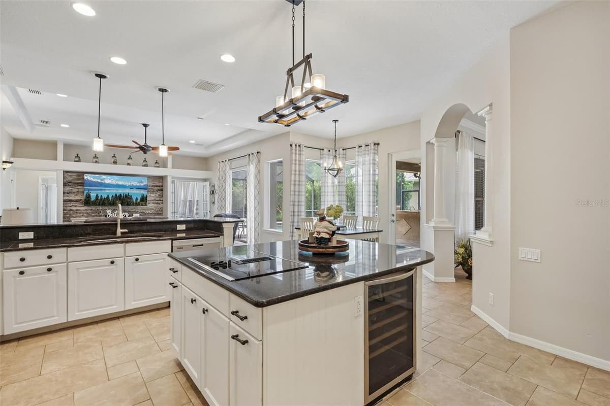 23639 GRACEWOOD CIRCLE — photo 10 of 54