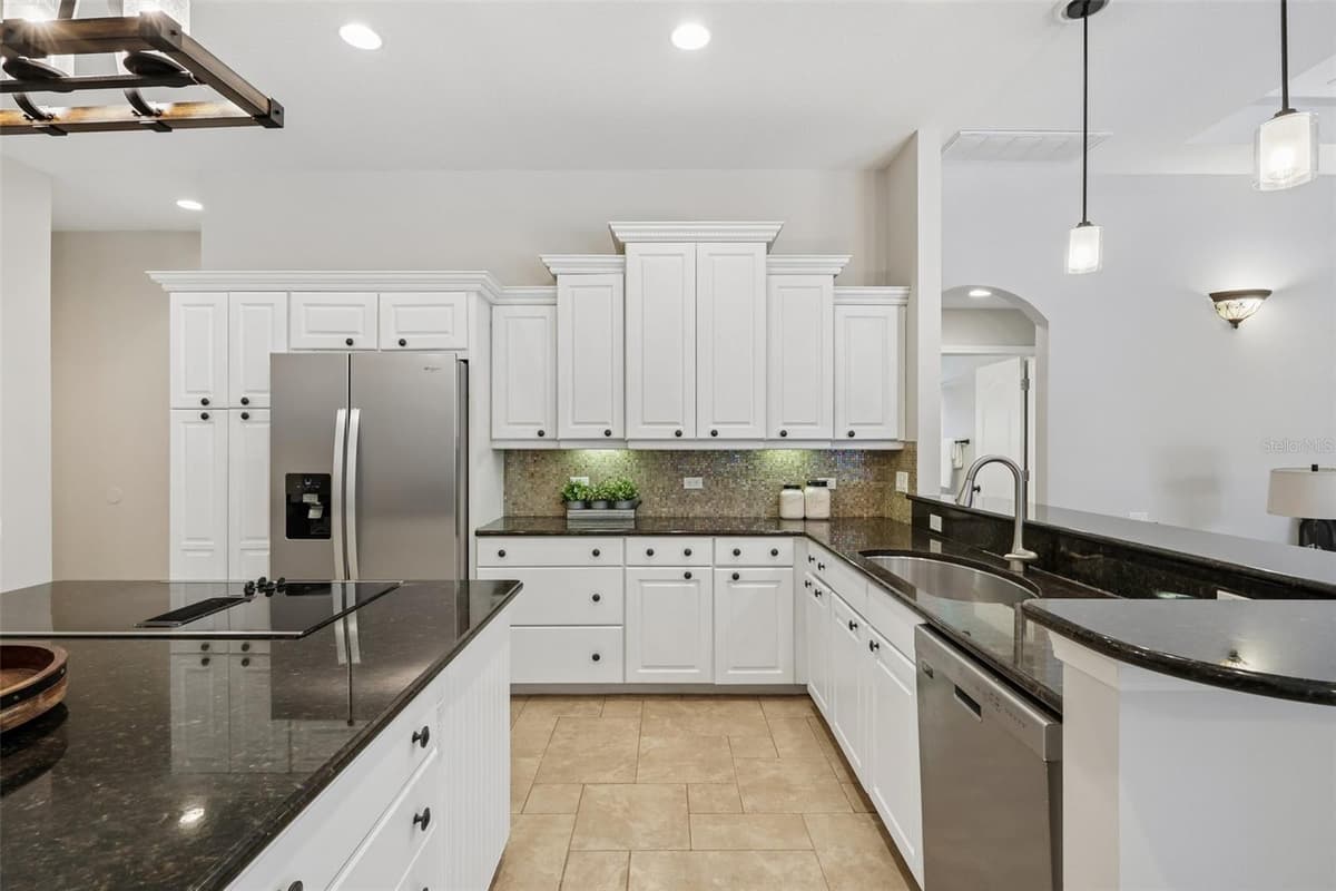 23639 GRACEWOOD CIRCLE — photo 7 of 54