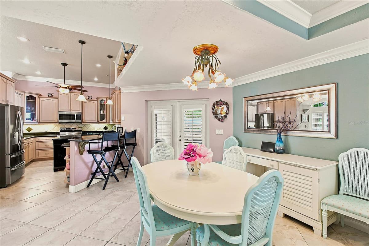 652 ELM STREET — photo 13 of 49