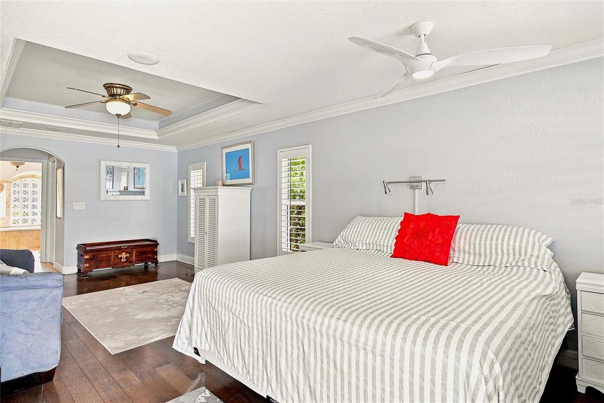 652 ELM STREET — photo 15 of 49
